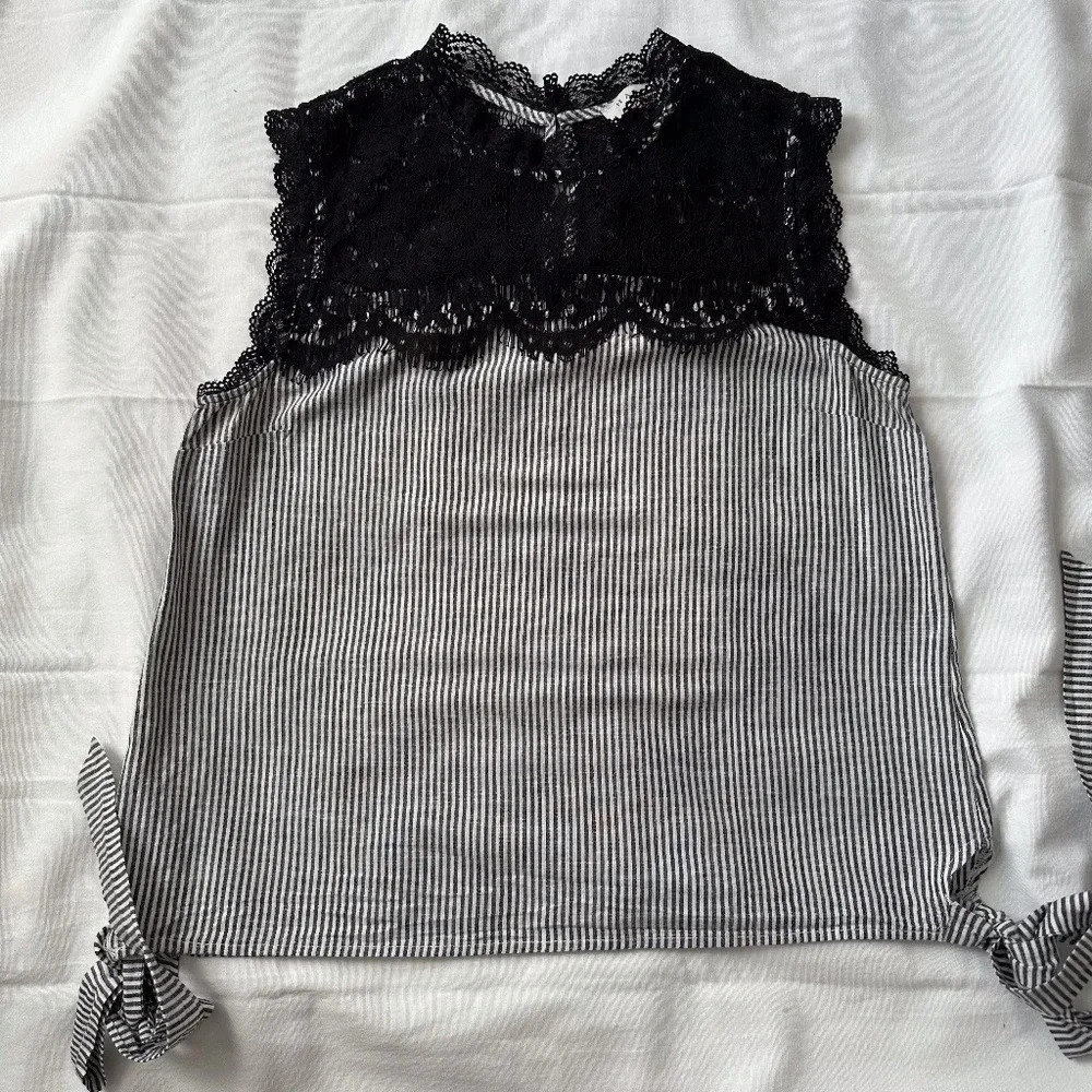 Hayden size small  lace and strips, white and black sleeveless top